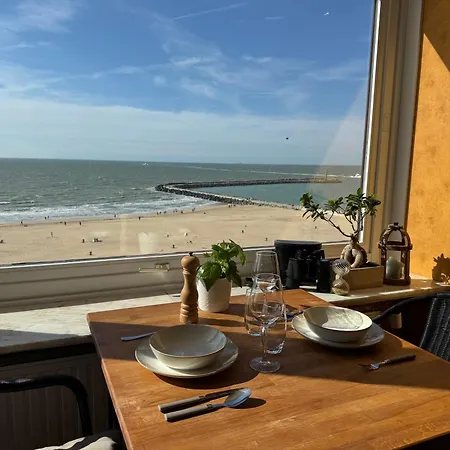 Ruime Frontaal Zeezicht Aaa Locatie Ostend